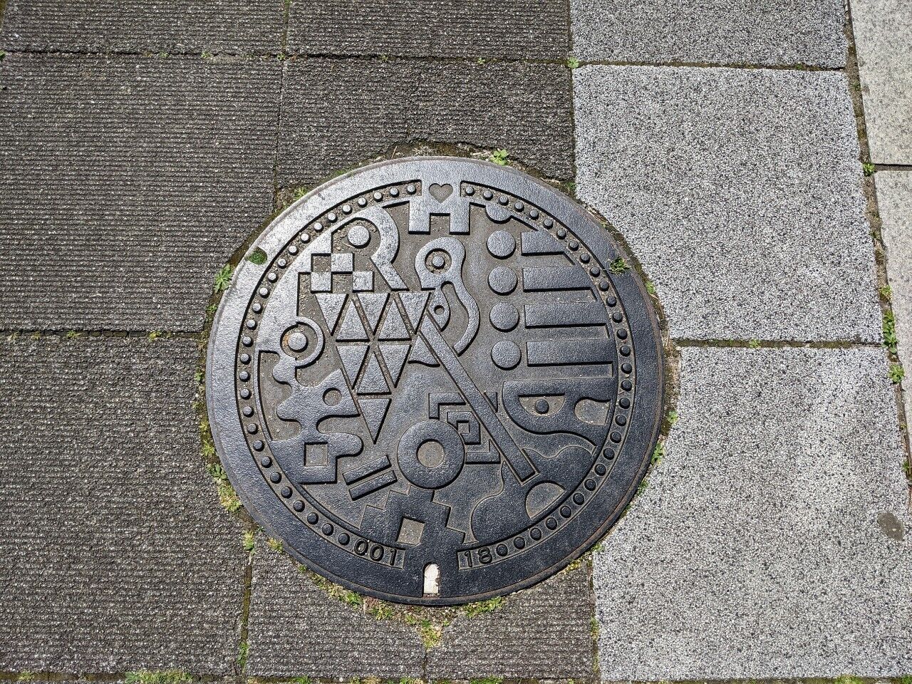 FUKU 51 MANHOLE～14か所目～【東区】西鉄千早駅前