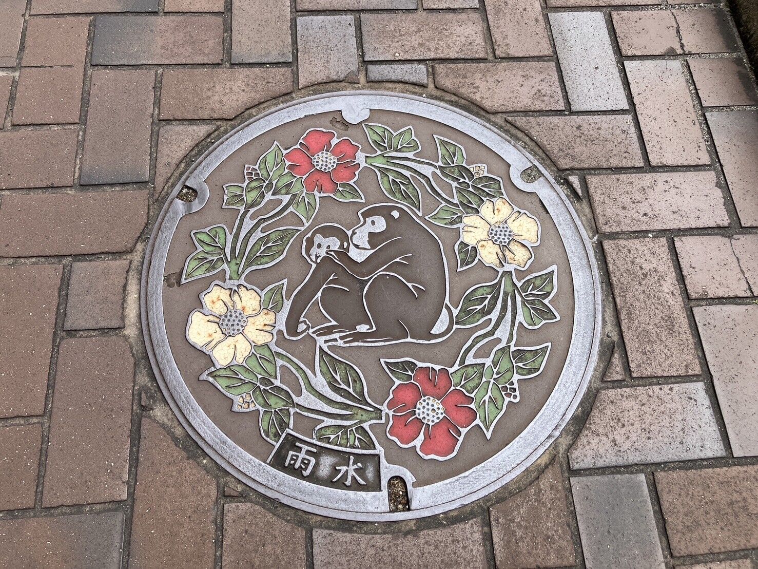 大分県で様々なマンホールを発見！